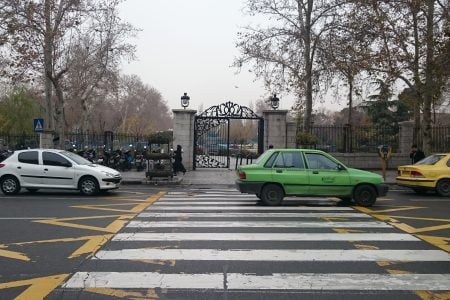 Getting a taxi in Tehran: Darbast
