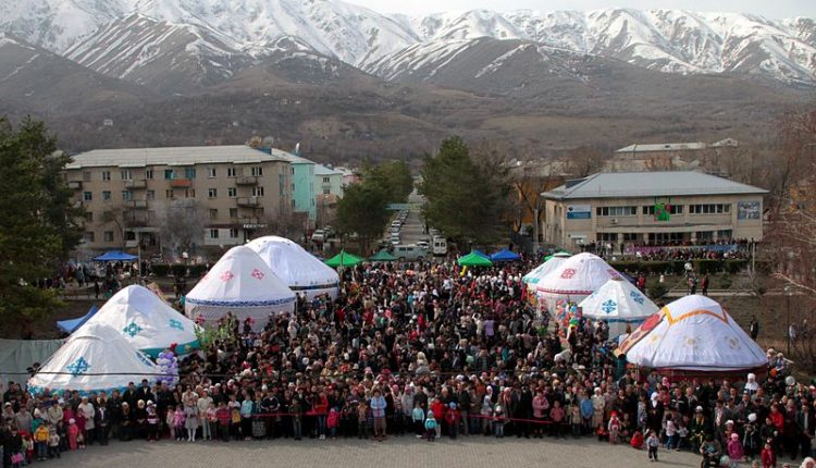 800px-Nowruz_2013_in_Tekeli