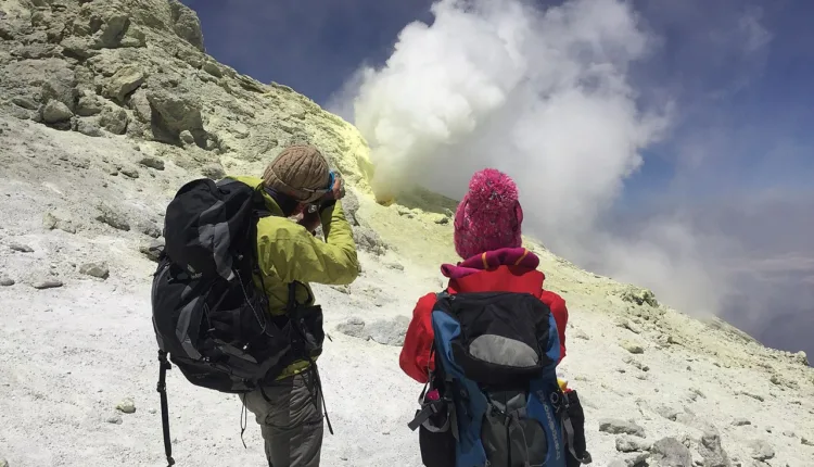 1280px-Damavand_Smoke_Hole_
