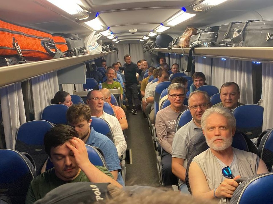 Russian evacuees at Astara border crossing June 2025
