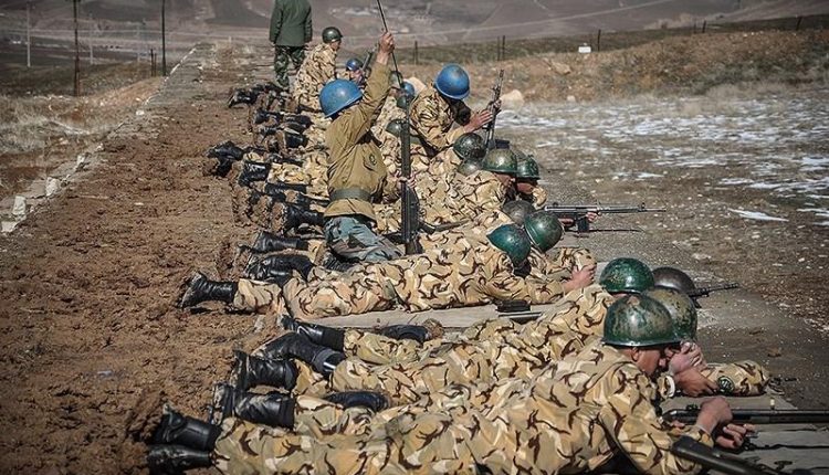 Soldiers_in_Kermanshah,_Iran-14