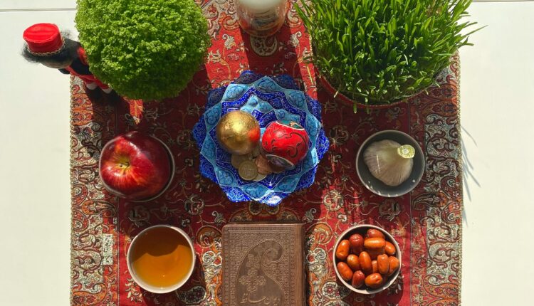 Haft-Seen Table